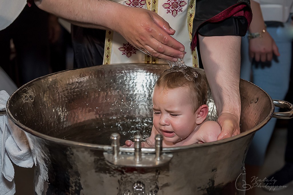 photographer for christening. φωτογράφος για βάπτιση